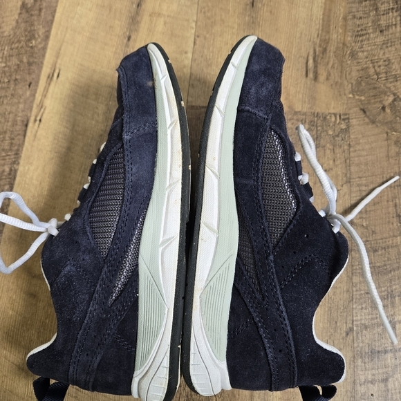 L.L. Bean Womens 6.5m Navy and White Sneakers - Picture 6 of 11